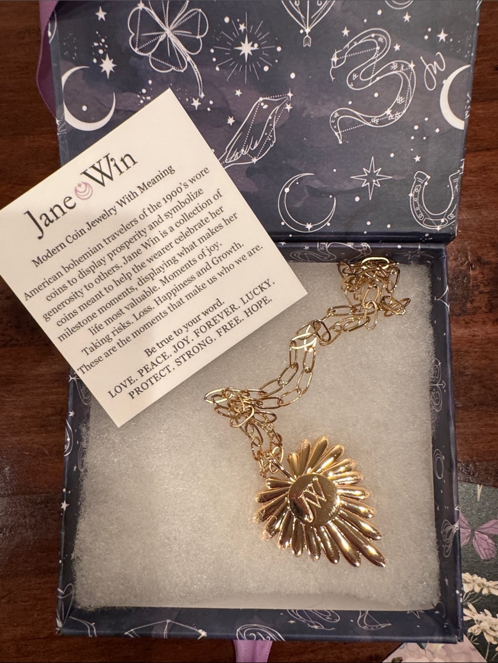 Jane Win LOVE Full-Heart Pendant - Picture 7 of 9